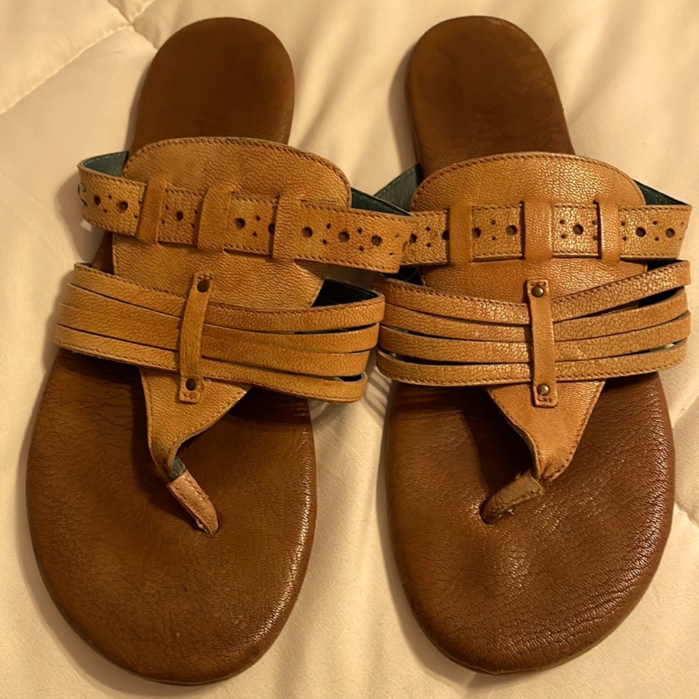 Bedstu Roan leather sandals. Size 8.